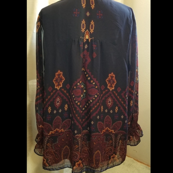 Sheer blouse with navy lining. - Picture 2 of 3